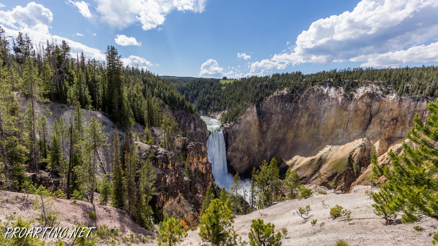 Uncle Tom’s Trail of the Grand Canyon in Yellowstone National Park