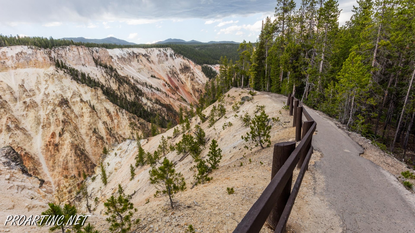 Uncle Tom’s Trail of the Grand Canyon in Yellowstone National Park